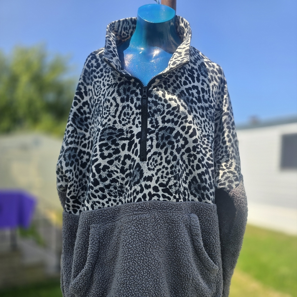 3/4 zip Leopard print/ woolly pullover